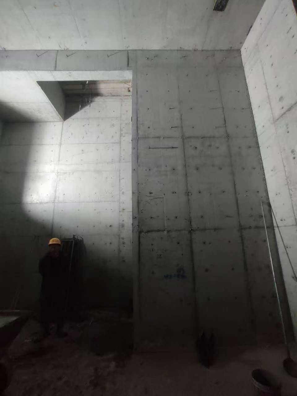 筠连墙上开槽钢筋断了有影响吗